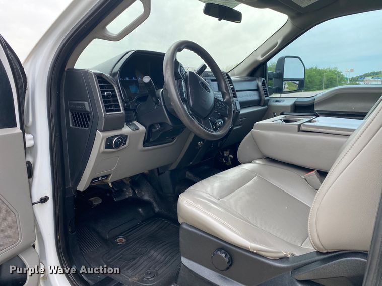 image for item DL7171 2019 Ford F250 Super Duty  Crew Cab flatbed pickup truck