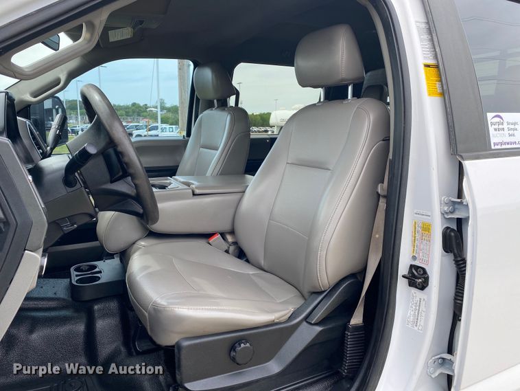 image for item DL7171 2019 Ford F250 Super Duty  Crew Cab flatbed pickup truck