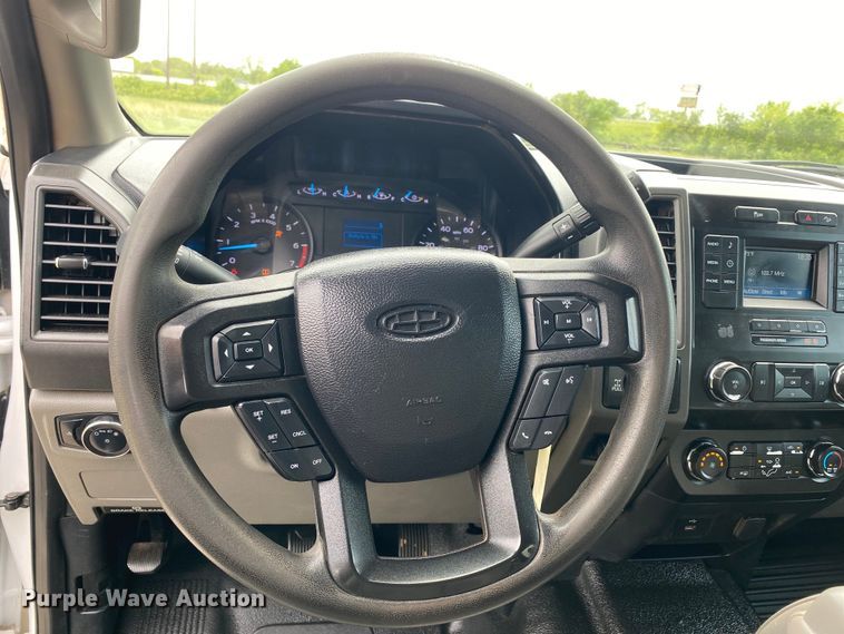 image for item DL7171 2019 Ford F250 Super Duty  Crew Cab flatbed pickup truck