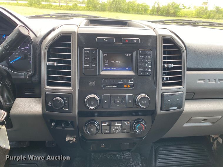 image for item DL7171 2019 Ford F250 Super Duty  Crew Cab flatbed pickup truck