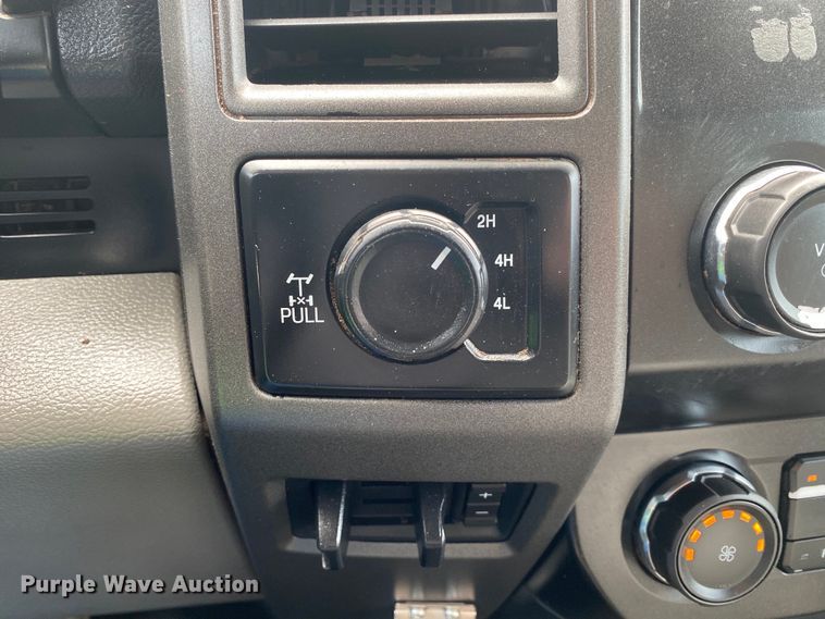 image for item DL7171 2019 Ford F250 Super Duty  Crew Cab flatbed pickup truck