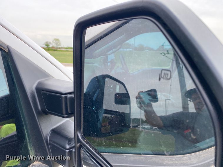 image for item DL7171 2019 Ford F250 Super Duty  Crew Cab flatbed pickup truck