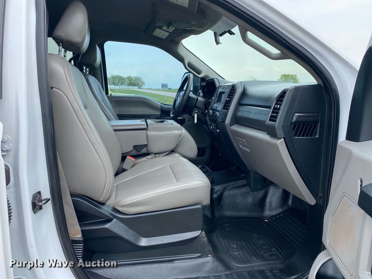 image for item DL7171 2019 Ford F250 Super Duty  Crew Cab flatbed pickup truck