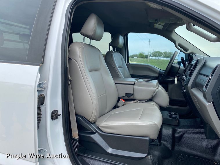 image for item DL7171 2019 Ford F250 Super Duty  Crew Cab flatbed pickup truck