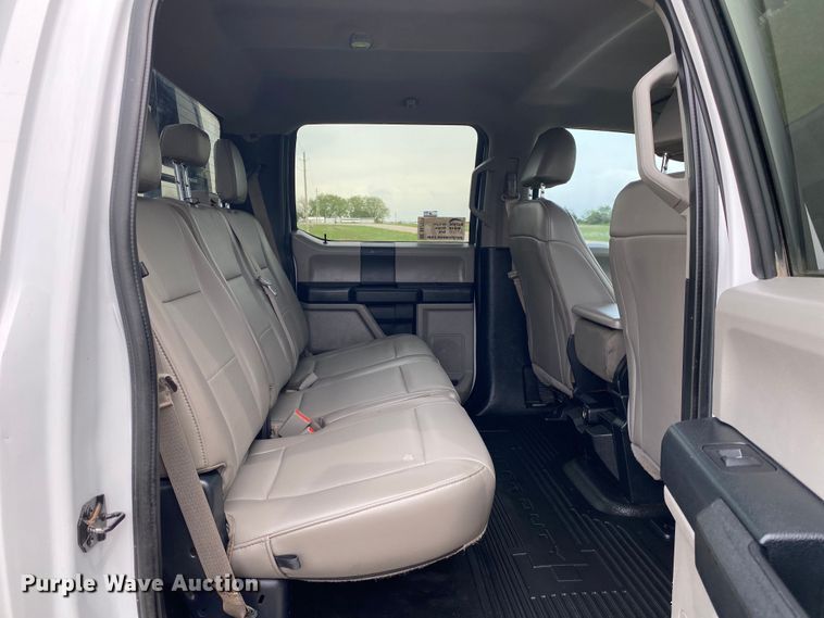 image for item DL7171 2019 Ford F250 Super Duty  Crew Cab flatbed pickup truck