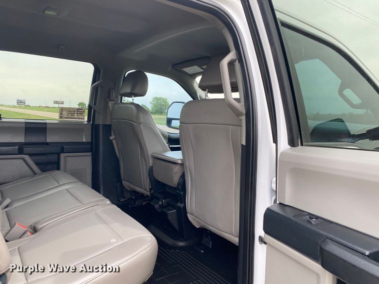 image for item DL7171 2019 Ford F250 Super Duty  Crew Cab flatbed pickup truck