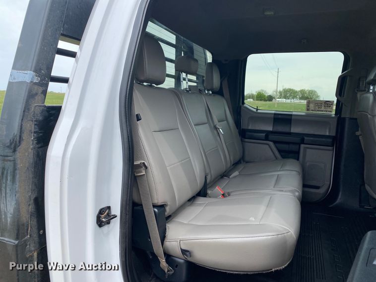 image for item DL7171 2019 Ford F250 Super Duty  Crew Cab flatbed pickup truck