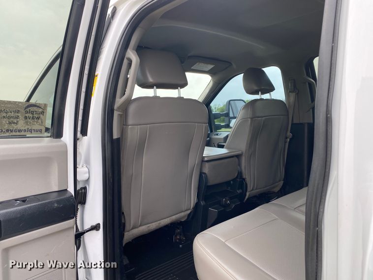 image for item DL7171 2019 Ford F250 Super Duty  Crew Cab flatbed pickup truck