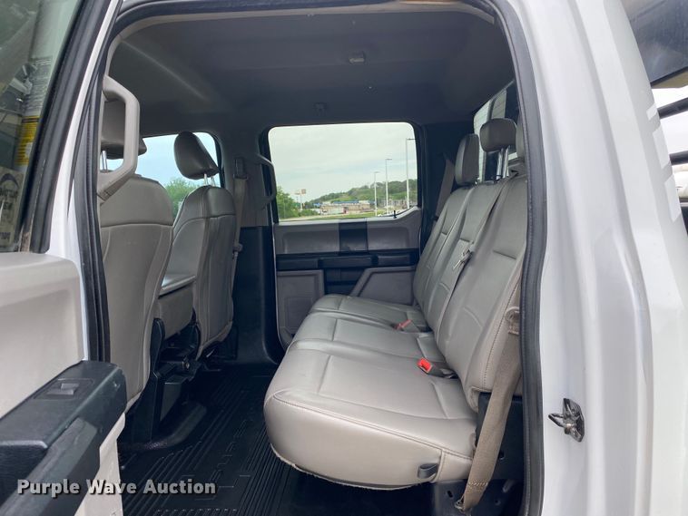 image for item DL7171 2019 Ford F250 Super Duty  Crew Cab flatbed pickup truck