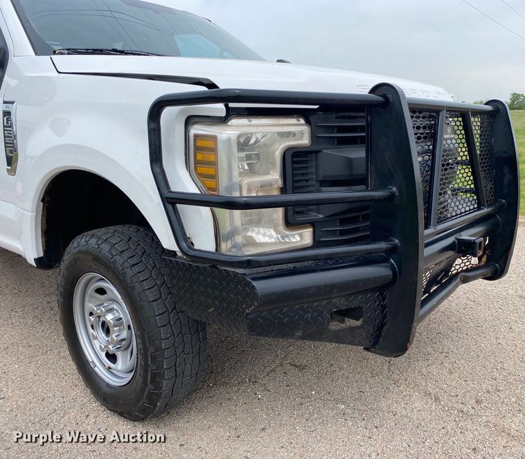 image for item DL7171 2019 Ford F250 Super Duty  Crew Cab flatbed pickup truck