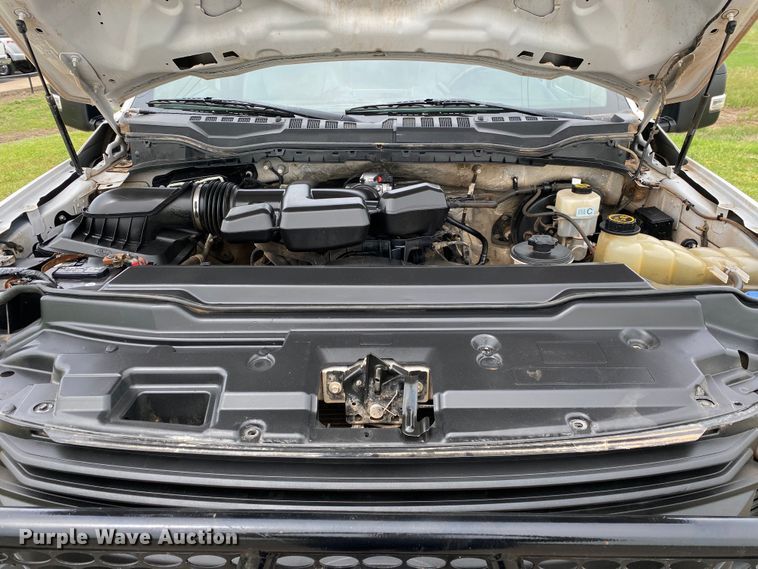 image for item DL7171 2019 Ford F250 Super Duty  Crew Cab flatbed pickup truck