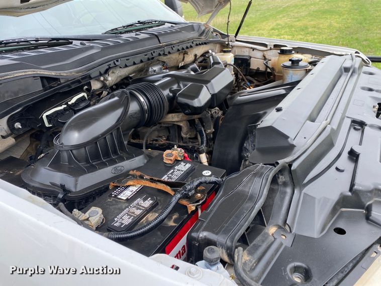 image for item DL7171 2019 Ford F250 Super Duty  Crew Cab flatbed pickup truck