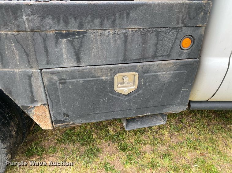 image for item DL7172 2013 Ford F550  Crew Cab bale bed pickup truck