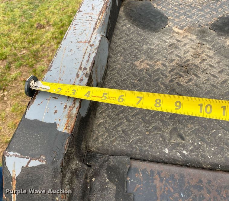 image for item DL7172 2013 Ford F550  Crew Cab bale bed pickup truck