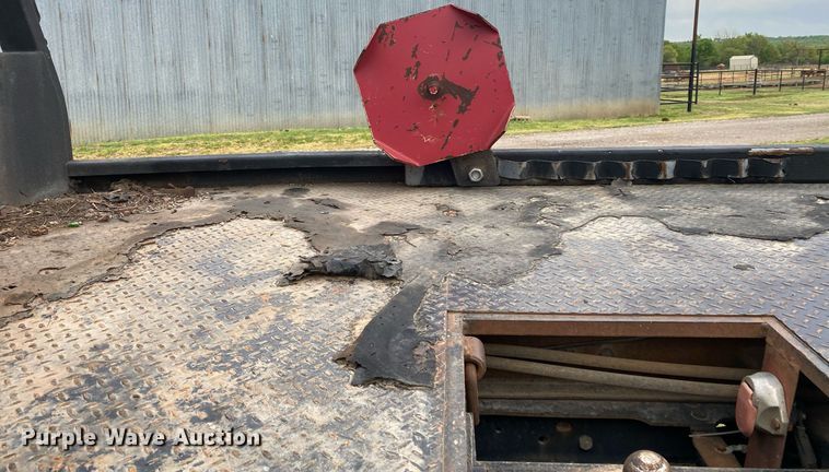 image for item DL7172 2013 Ford F550  Crew Cab bale bed pickup truck