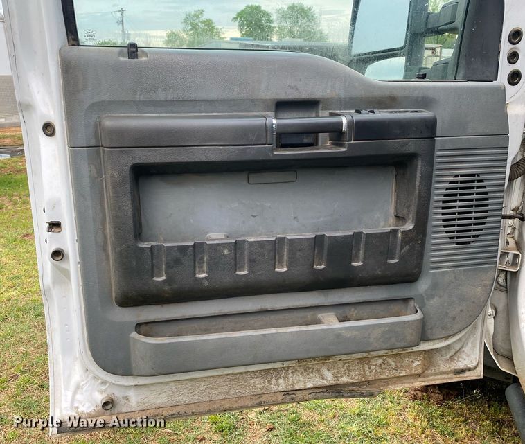 image for item DL7172 2013 Ford F550  Crew Cab bale bed pickup truck