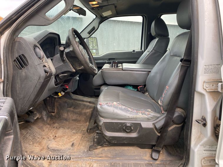 image for item DL7172 2013 Ford F550  Crew Cab bale bed pickup truck