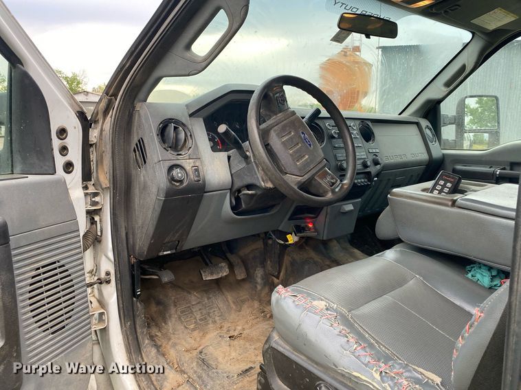 image for item DL7172 2013 Ford F550  Crew Cab bale bed pickup truck