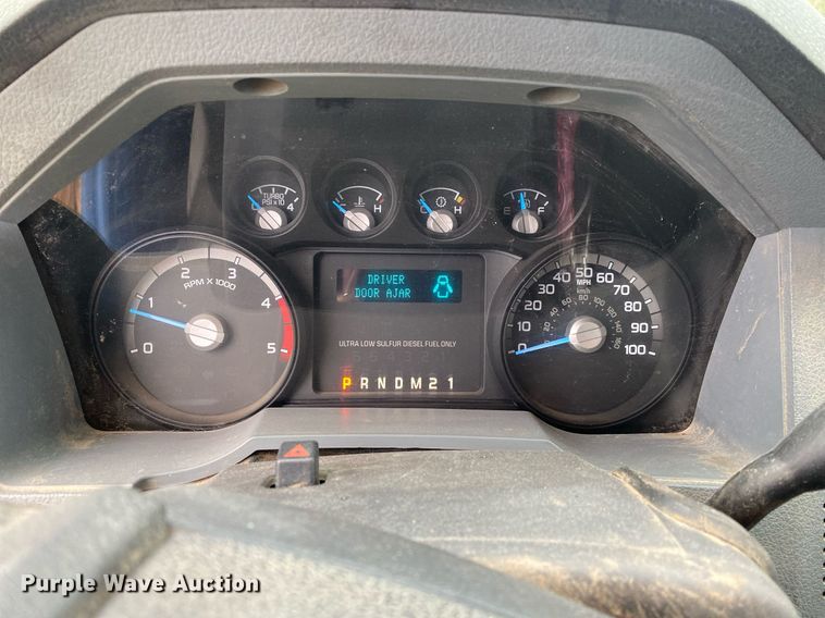 image for item DL7172 2013 Ford F550  Crew Cab bale bed pickup truck