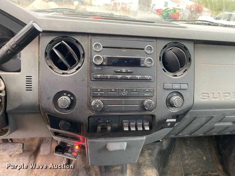 image for item DL7172 2013 Ford F550  Crew Cab bale bed pickup truck