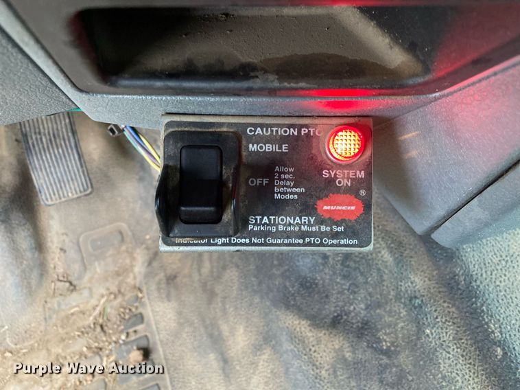 image for item DL7172 2013 Ford F550  Crew Cab bale bed pickup truck