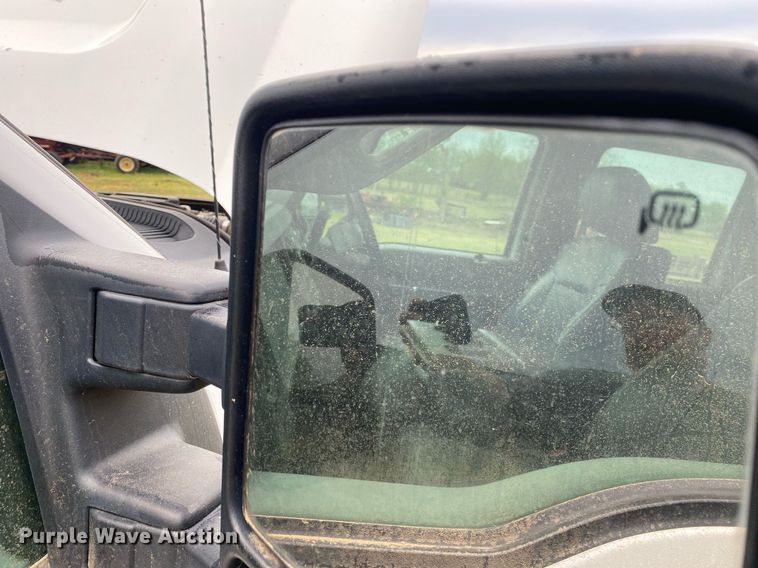 image for item DL7172 2013 Ford F550  Crew Cab bale bed pickup truck