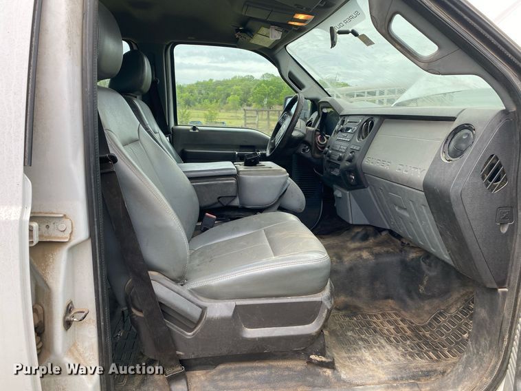 image for item DL7172 2013 Ford F550  Crew Cab bale bed pickup truck