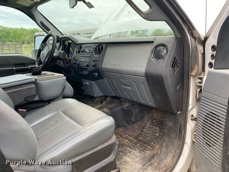 image for item DL7172 2013 Ford F550  Crew Cab bale bed pickup truck