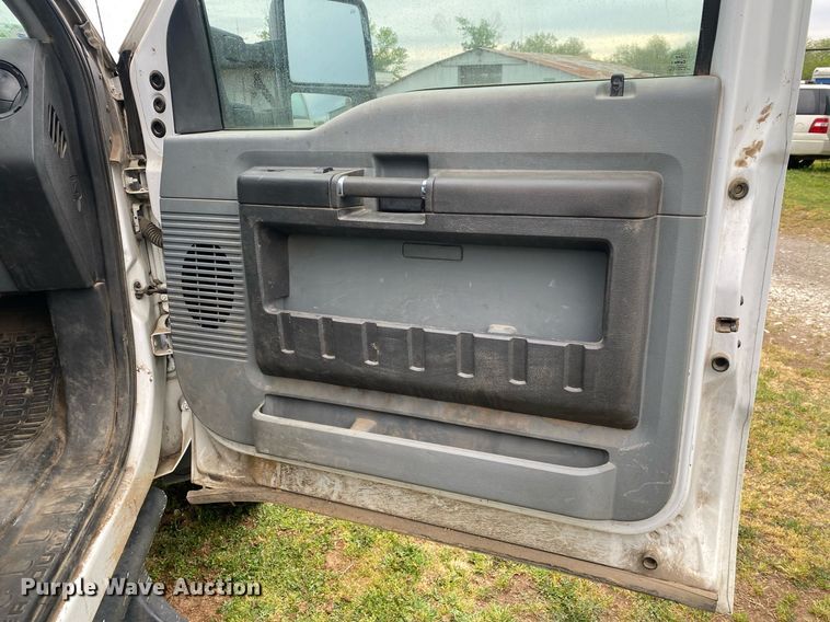 image for item DL7172 2013 Ford F550  Crew Cab bale bed pickup truck