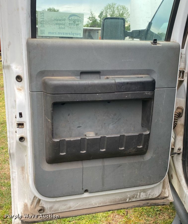 image for item DL7172 2013 Ford F550  Crew Cab bale bed pickup truck