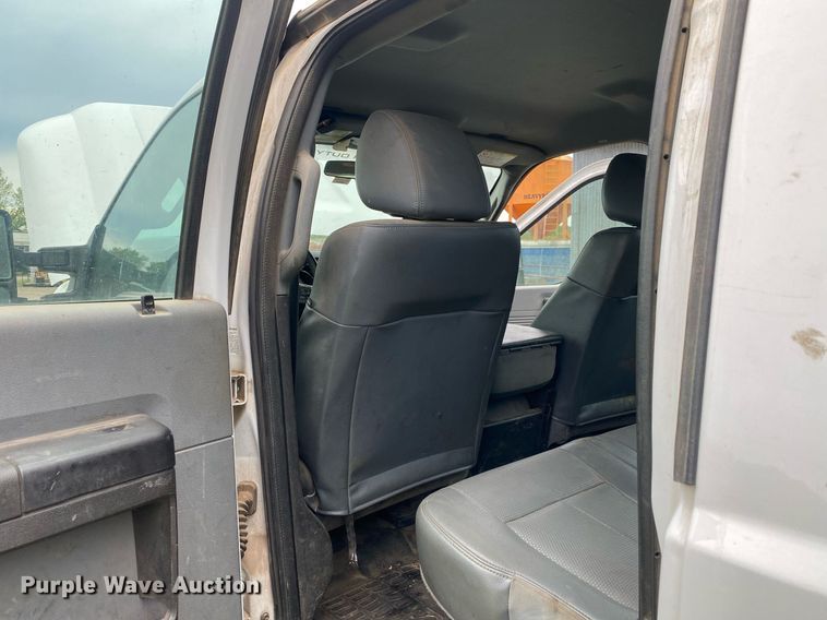 image for item DL7172 2013 Ford F550  Crew Cab bale bed pickup truck