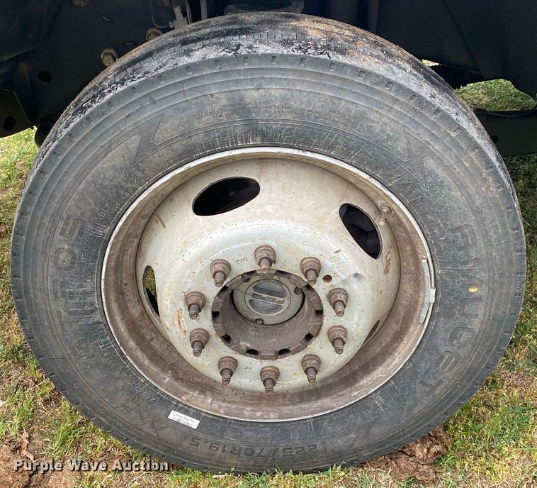 image for item DL7172 2013 Ford F550  Crew Cab bale bed pickup truck