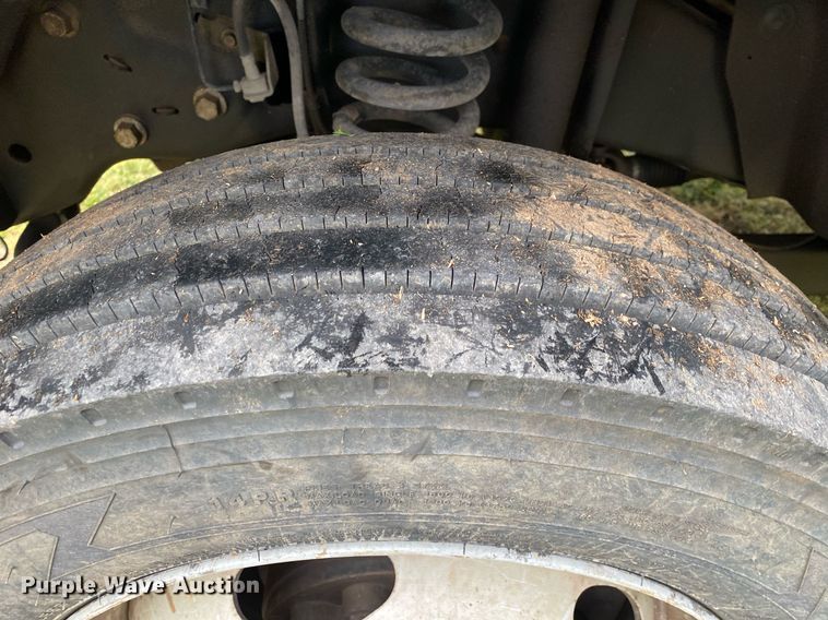 image for item DL7172 2013 Ford F550  Crew Cab bale bed pickup truck