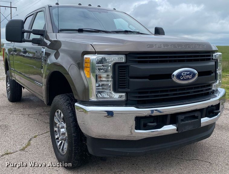 image for item DL7176 2017 Ford F250 Super Duty  Crew Cab pickup truck