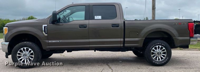 image for item DL7176 2017 Ford F250 Super Duty  Crew Cab pickup truck