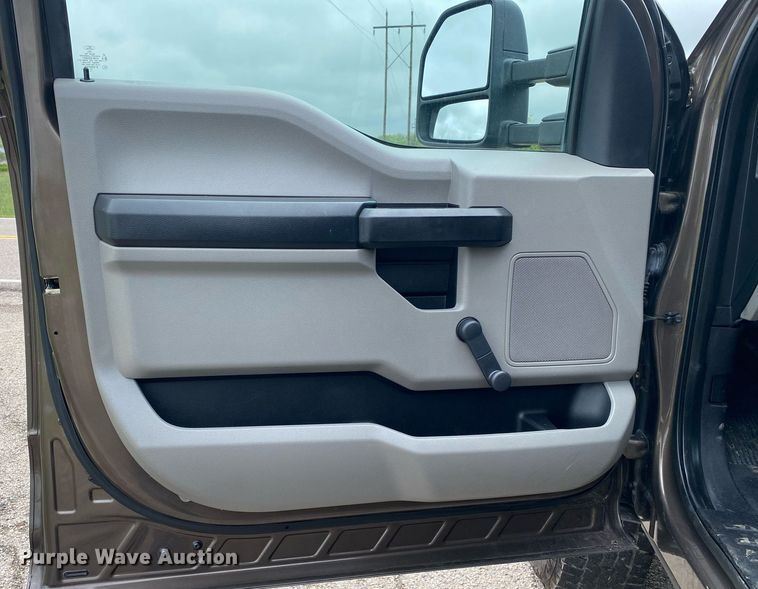 image for item DL7176 2017 Ford F250 Super Duty  Crew Cab pickup truck