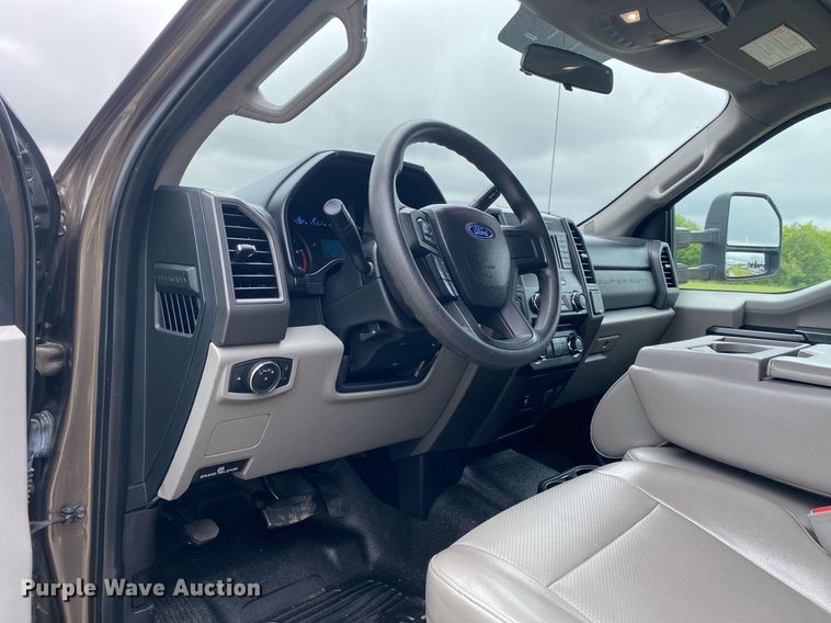 image for item DL7176 2017 Ford F250 Super Duty  Crew Cab pickup truck