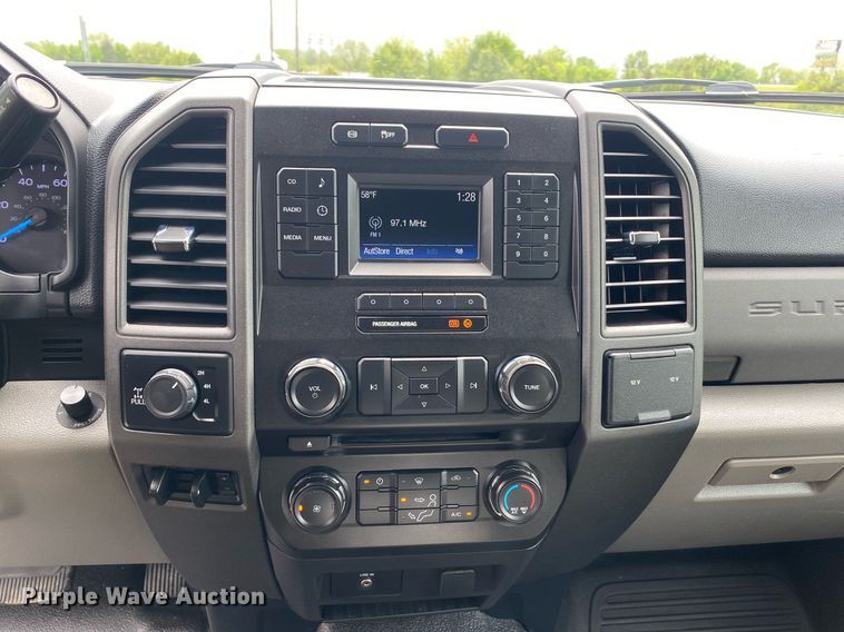 image for item DL7176 2017 Ford F250 Super Duty  Crew Cab pickup truck