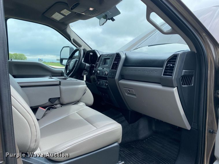 image for item DL7176 2017 Ford F250 Super Duty  Crew Cab pickup truck