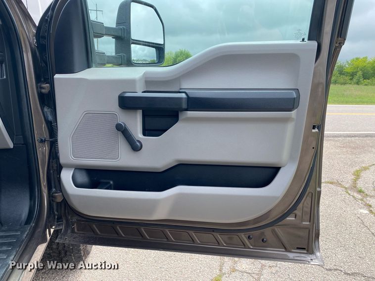 image for item DL7176 2017 Ford F250 Super Duty  Crew Cab pickup truck