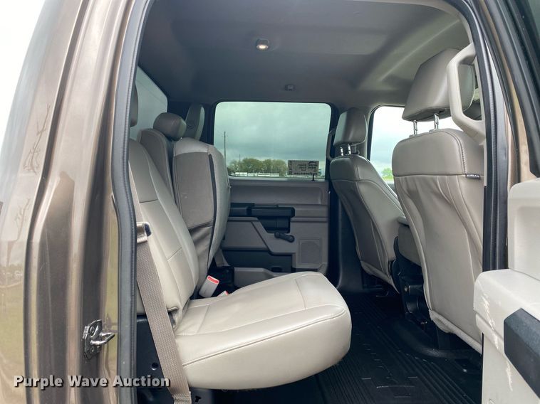 image for item DL7176 2017 Ford F250 Super Duty  Crew Cab pickup truck