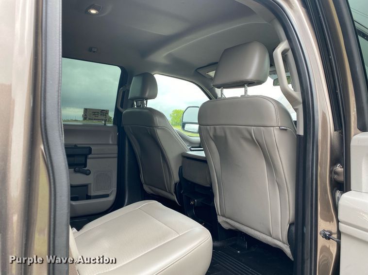 image for item DL7176 2017 Ford F250 Super Duty  Crew Cab pickup truck