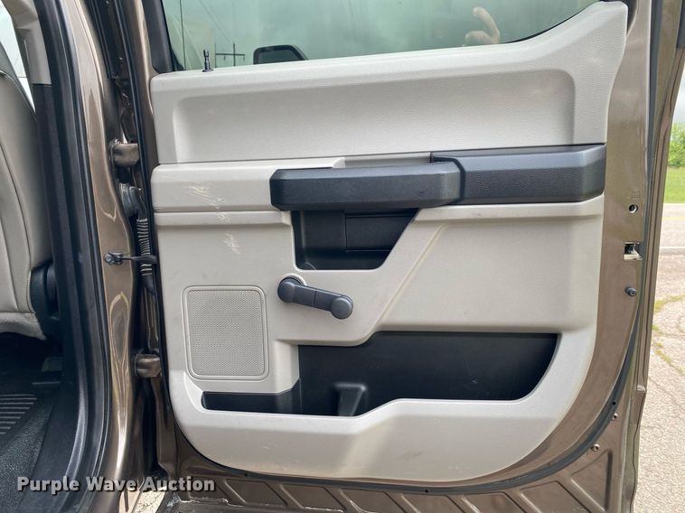 image for item DL7176 2017 Ford F250 Super Duty  Crew Cab pickup truck