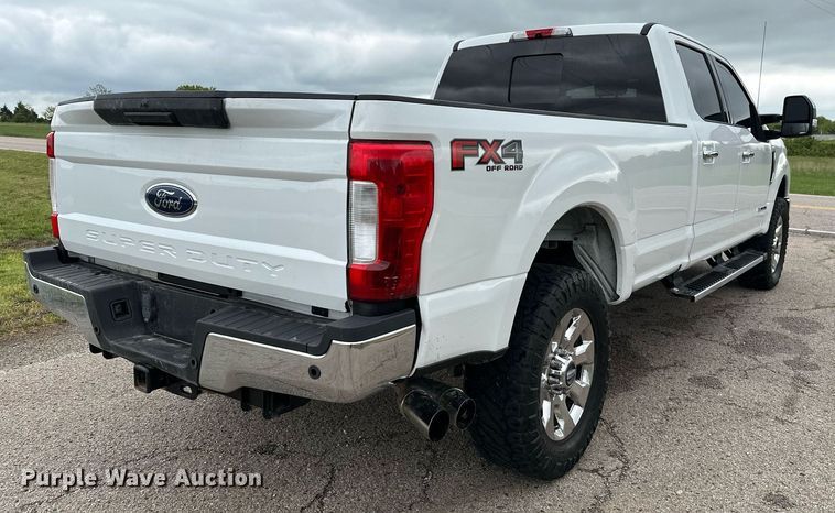 image for item DL7178 2019 Ford F250 Super Duty Lariat  Crew Cab pickup truck