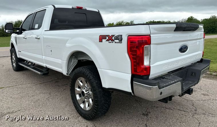 image for item DL7178 2019 Ford F250 Super Duty Lariat  Crew Cab pickup truck