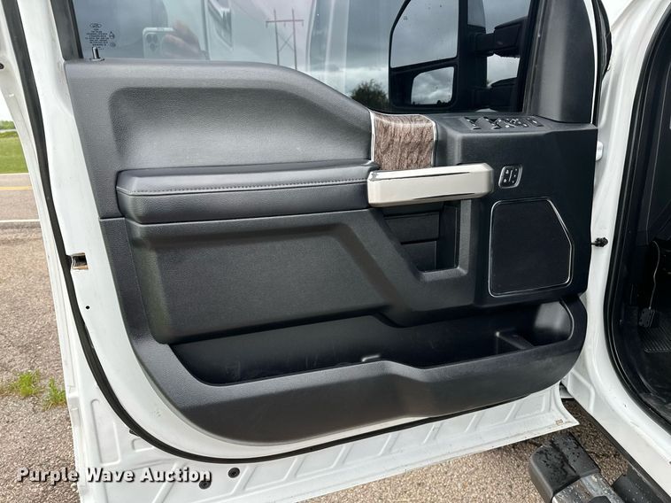 image for item DL7178 2019 Ford F250 Super Duty Lariat  Crew Cab pickup truck