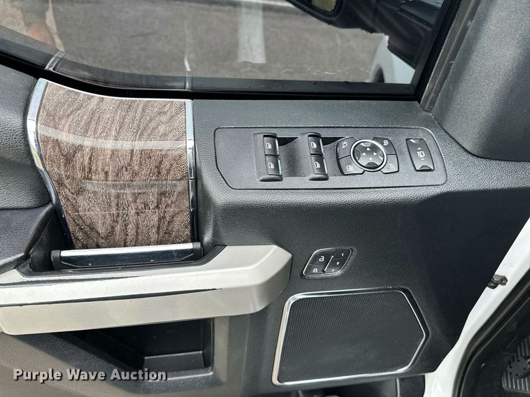 image for item DL7178 2019 Ford F250 Super Duty Lariat  Crew Cab pickup truck