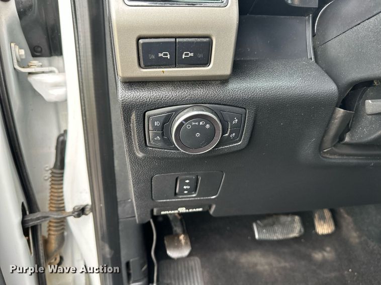 image for item DL7178 2019 Ford F250 Super Duty Lariat  Crew Cab pickup truck