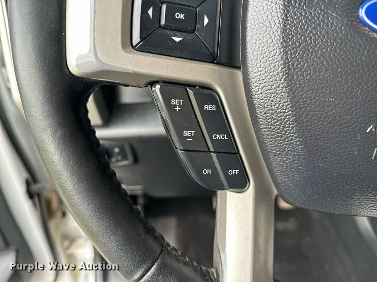 image for item DL7178 2019 Ford F250 Super Duty Lariat  Crew Cab pickup truck