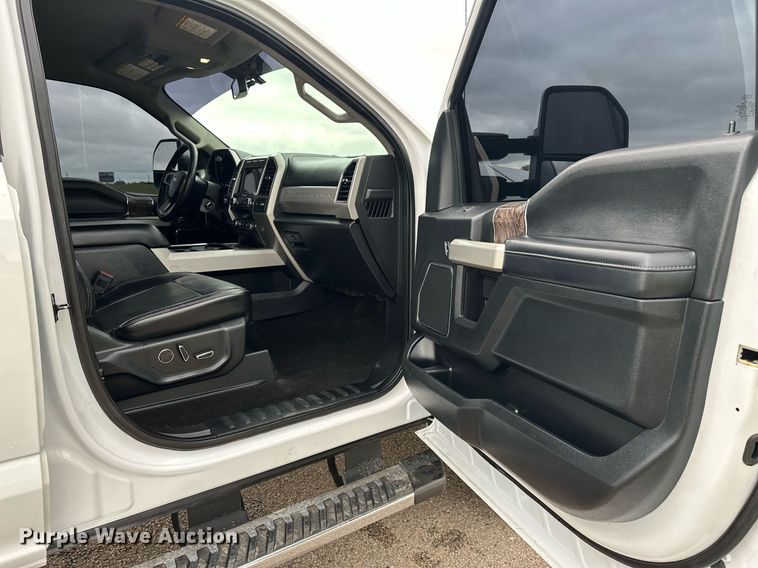 image for item DL7178 2019 Ford F250 Super Duty Lariat  Crew Cab pickup truck